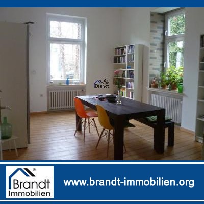 Altbauwohnung mit Balkon in verkehrsgünstiger Lage!