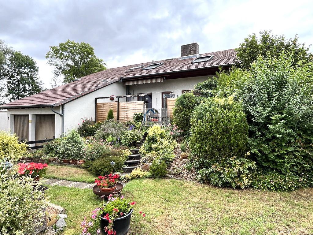 RESERVIERT! Gepflegtes Dreifamilienhaus! Hier bieten sich viele Optionen!