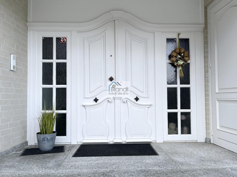 Traumhafte Unternehmervilla zum selber Wohnen oder als Kapitalanlage im beliebten Rosdorf!