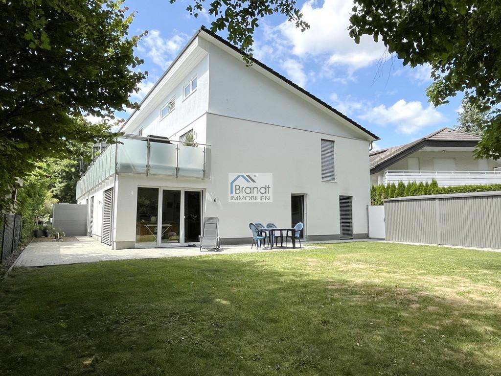 Lichtdurchflutete 4-Zimmer-Wohnung mit eigenem Garten und niedrigen Energiekosten in Rosdorf!