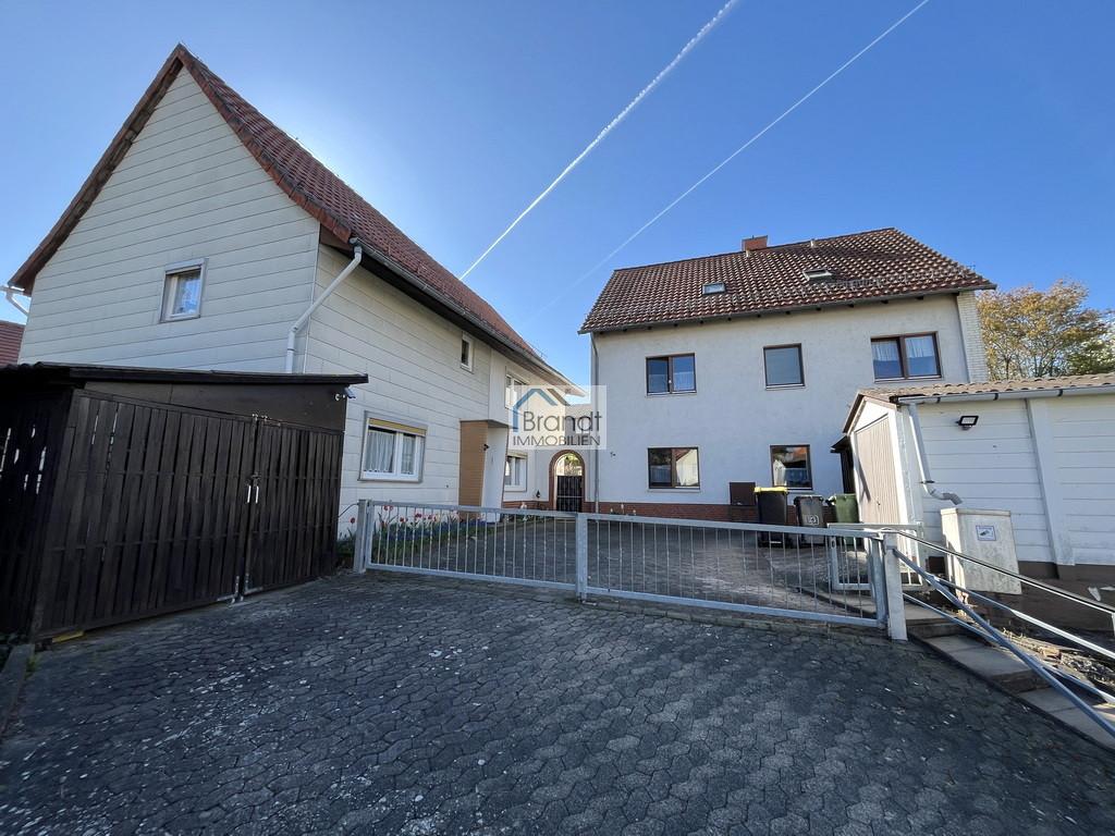 Ein Mehrfamilienhaus und ein Einfamilienhaus auf großem Grundstück im beliebten Groß Ellershausen!
