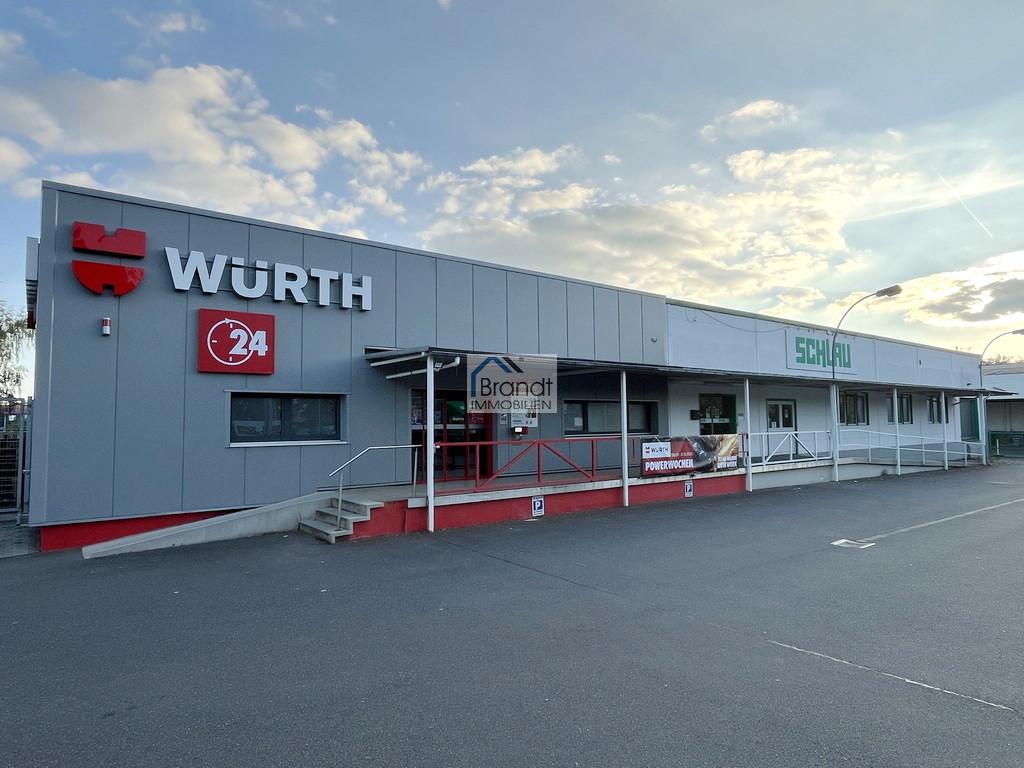 Halle mit 2550 m² Lager-/Verkaufsfläche, wovon 750 m² langfristig an die Firma Würth vermietet sind
