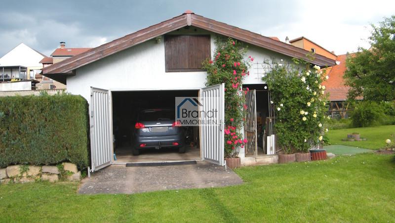 Garten mit Gartenhaus am Ortsrand